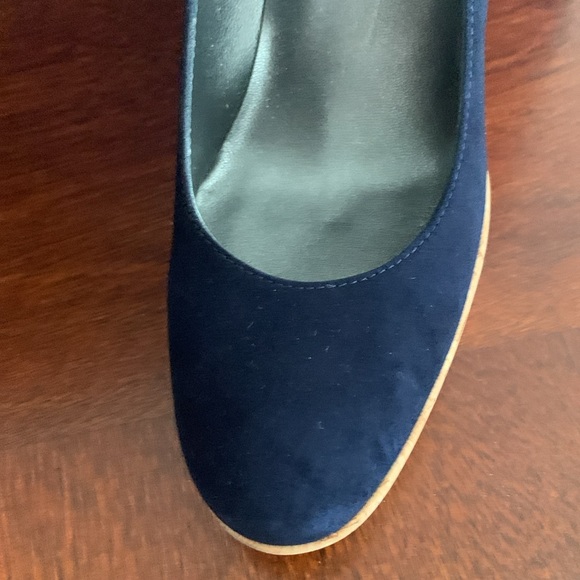 Authentic women’s Stewart Weitzman wedge size 8M only worn once in navy - Picture 10 of 16